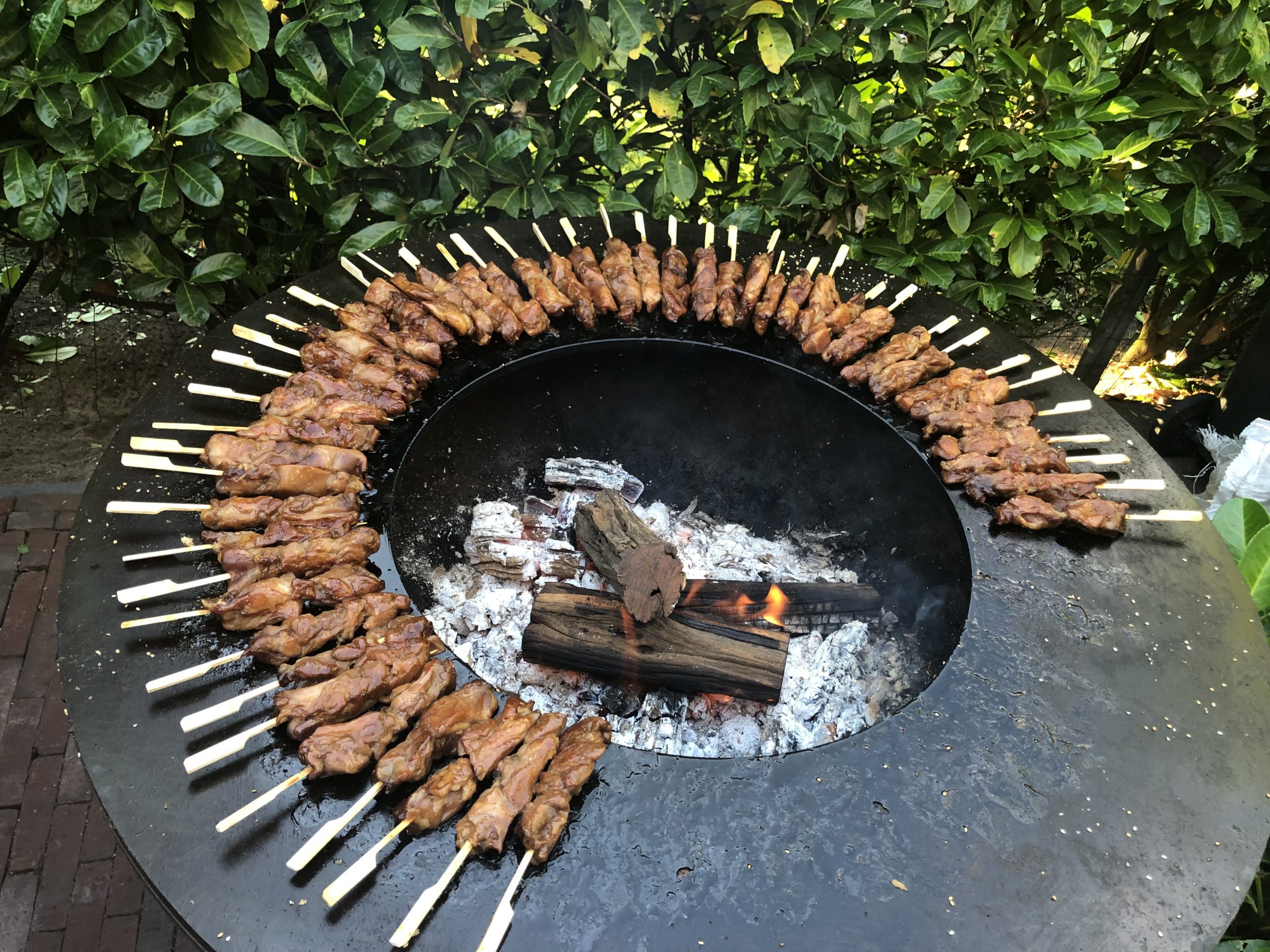 Ofyr met sekelbos hout